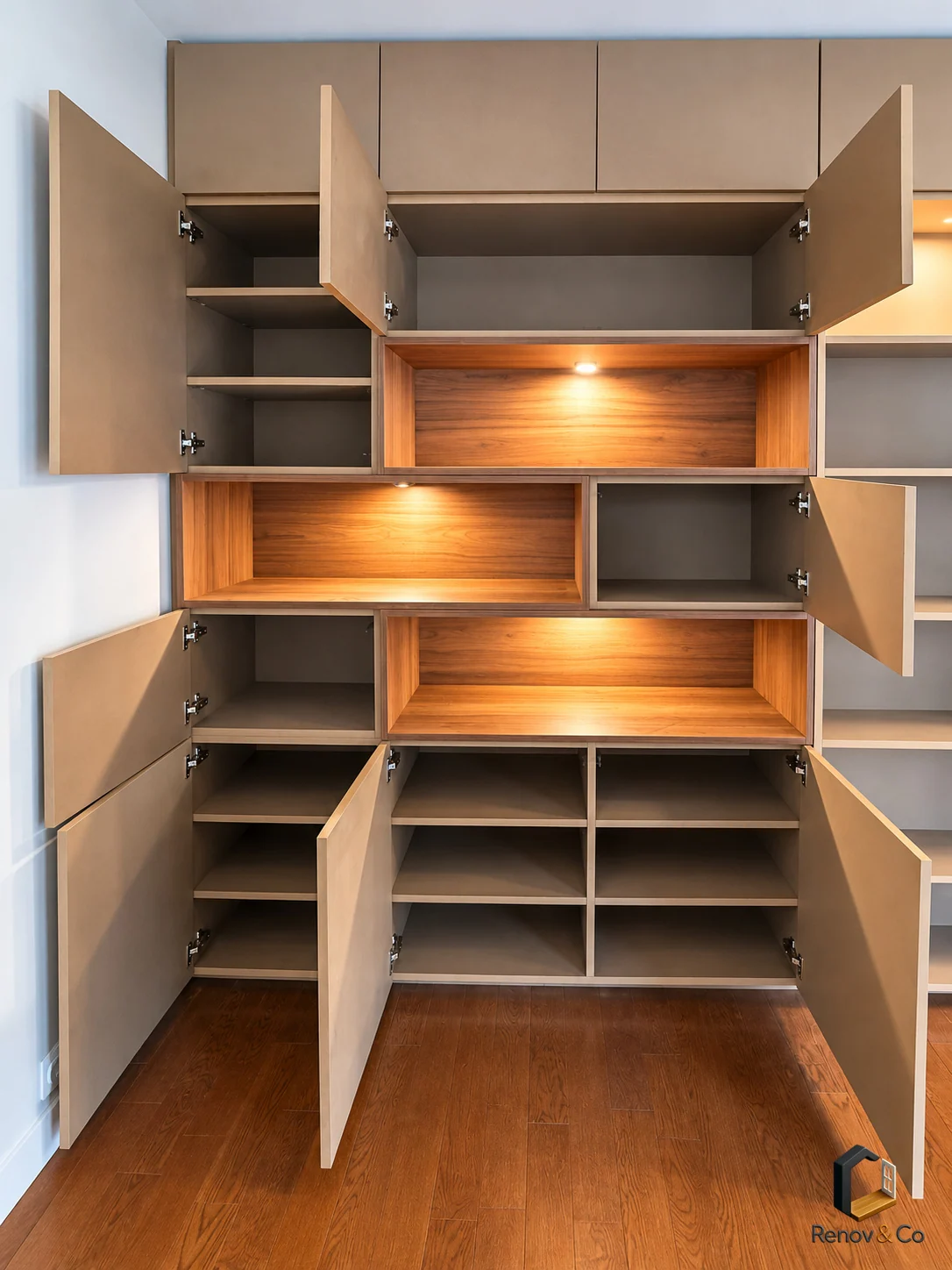 Portes ouvertes et organisation intérieure des rangements — Aménagement sur mesure à Puteaux