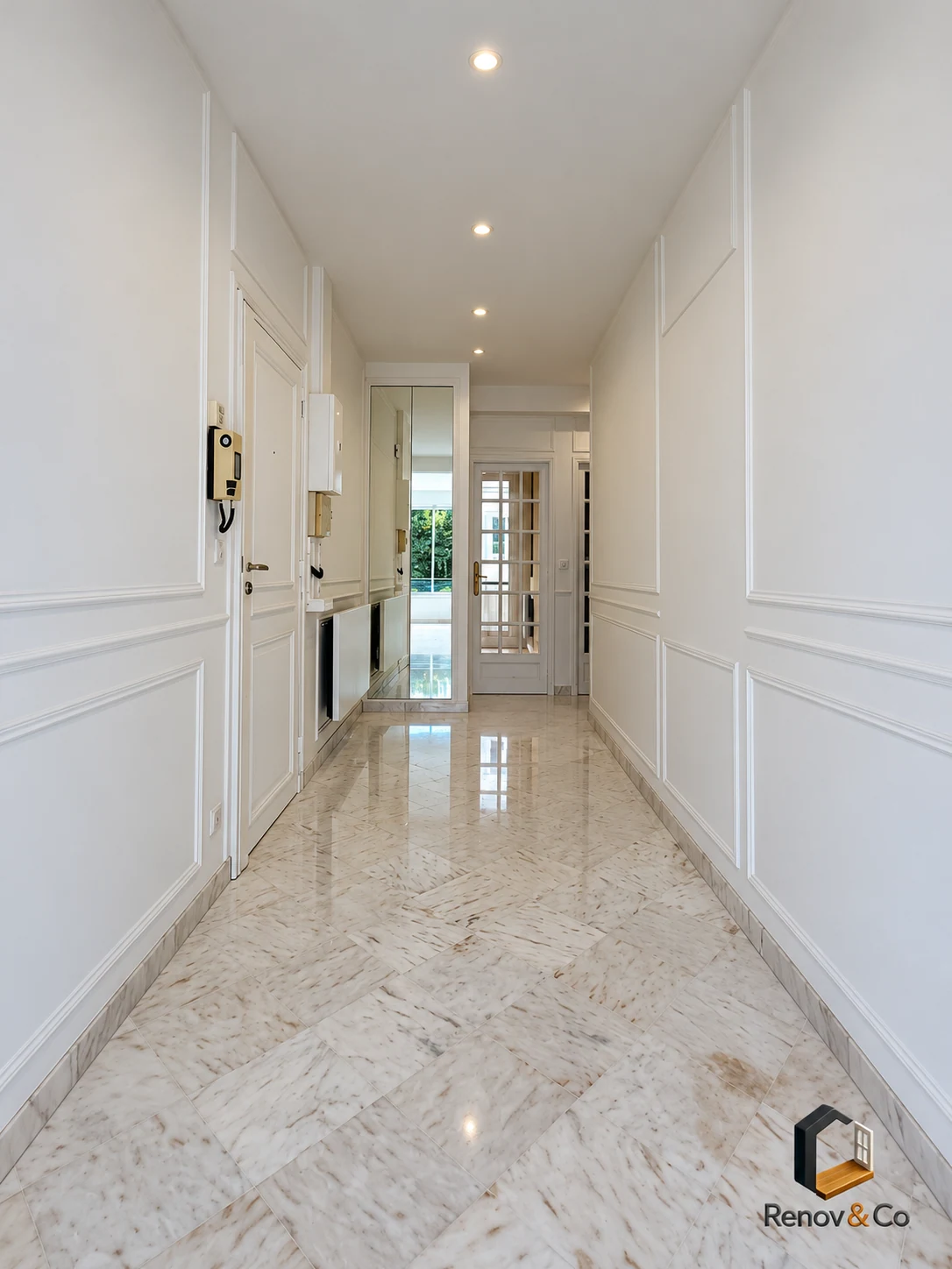 Perspective du couloir rénové — appartement à Saint-Germain-en-Laye