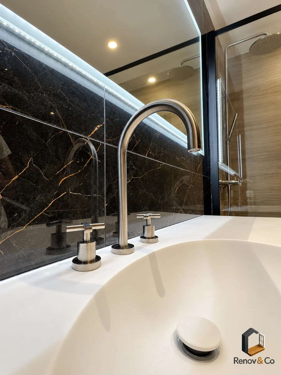 Vasque et robinetterie de la salle d’eau — appartement au Pecq