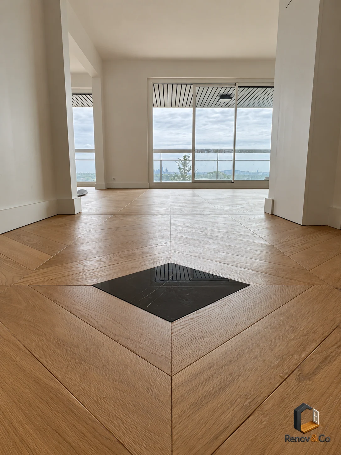 Pièce de vie et parquet à incrustation noire — appartement au Pecq