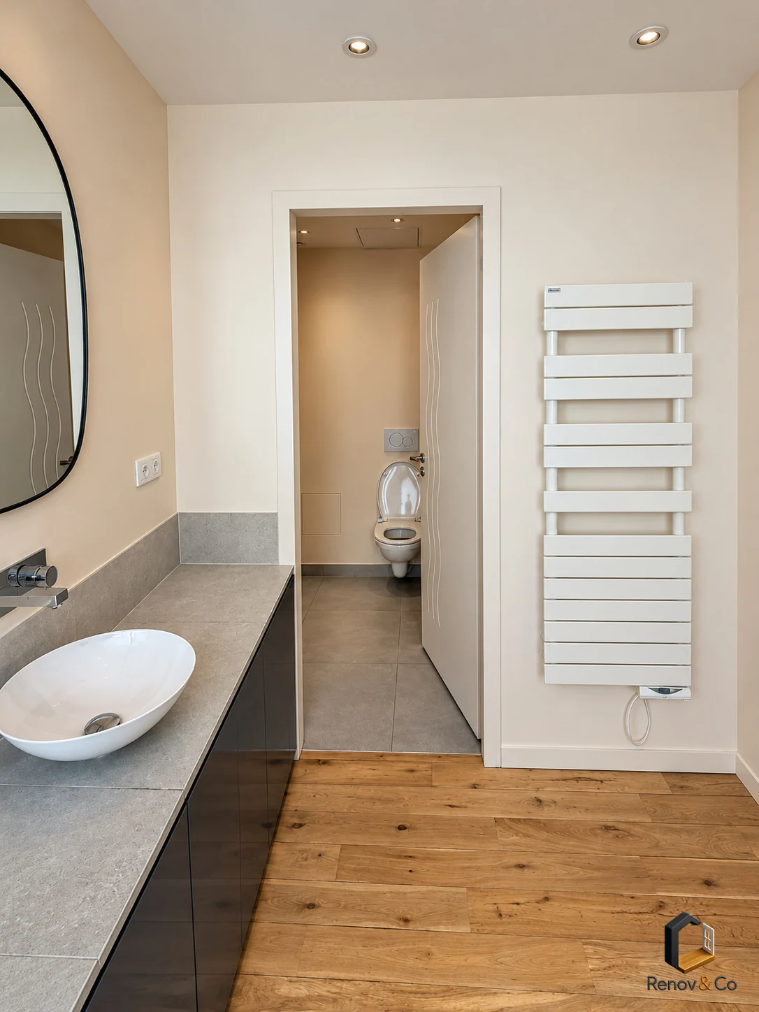 Salle de bains et accès au WC — maison à Meudon