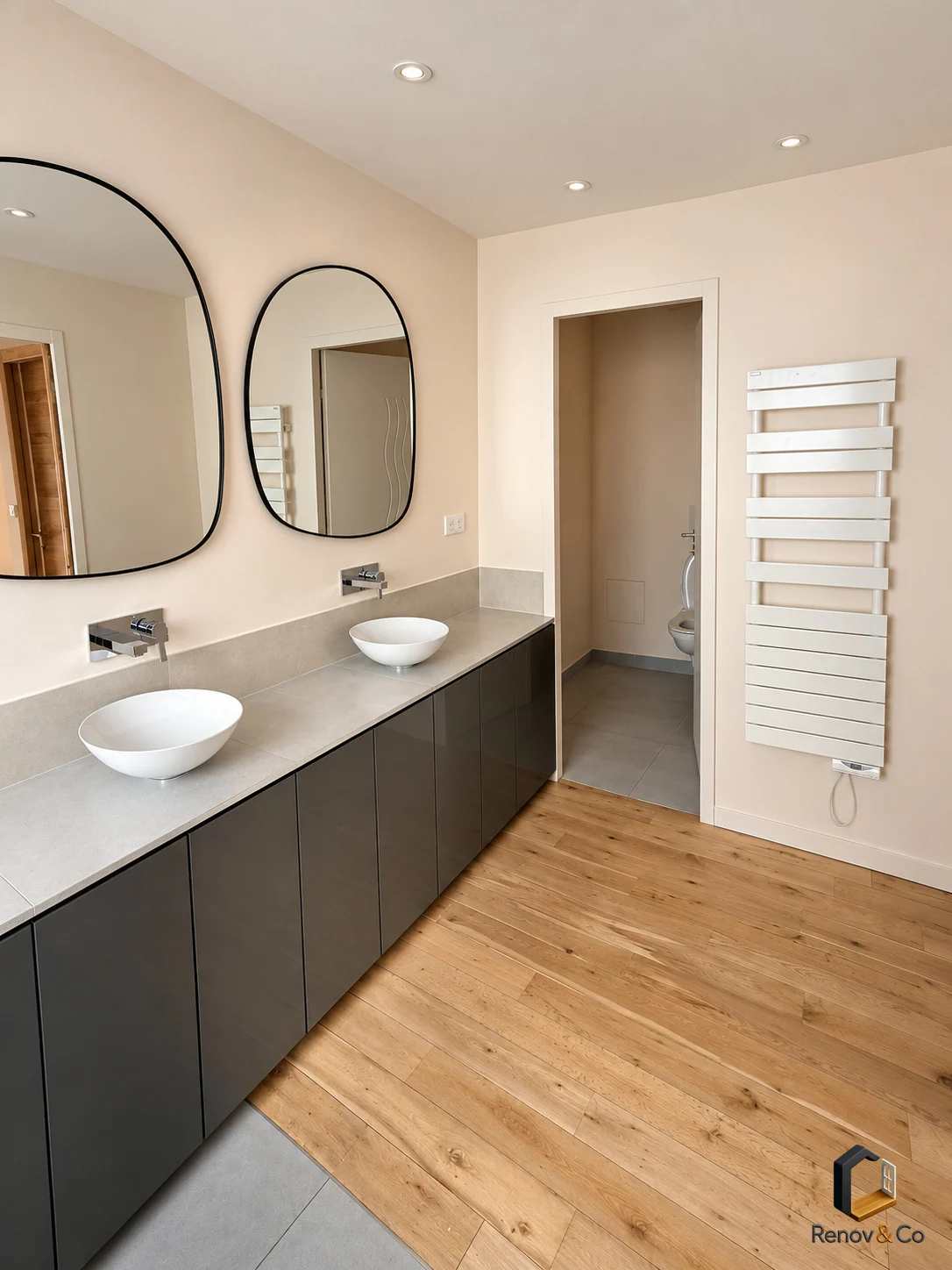 Double vasque, miroirs et parquet — maison à Meudon