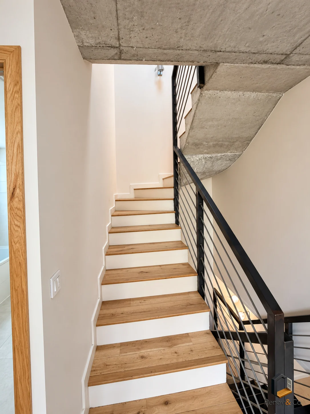 Escalier en bois et garde-corps métallique — maison à Meudon