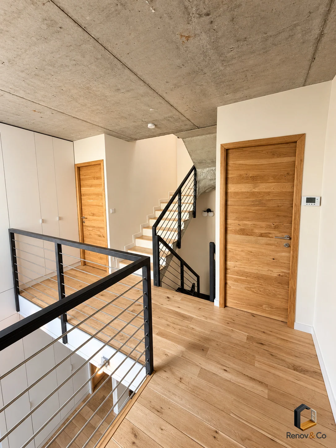 Palier et escalier en bois — maison à Meudon