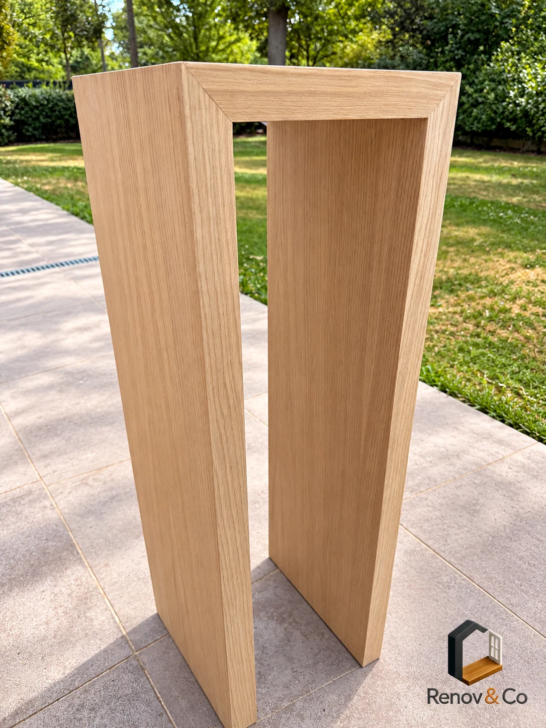 Pupitre en chêne et détail de fabrication — Maisons-Laffitte