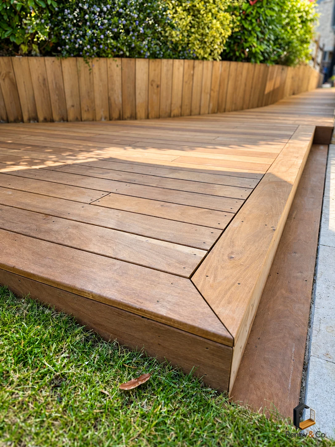 Détail de la marche et des raccords de la terrasse — terrasse à Chavenay